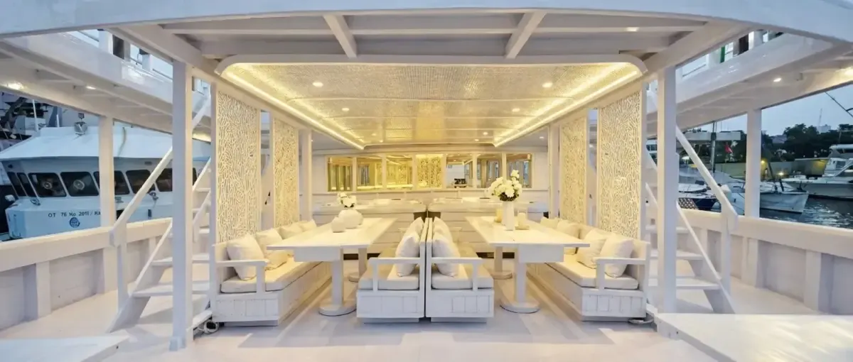 Phinisi saloon