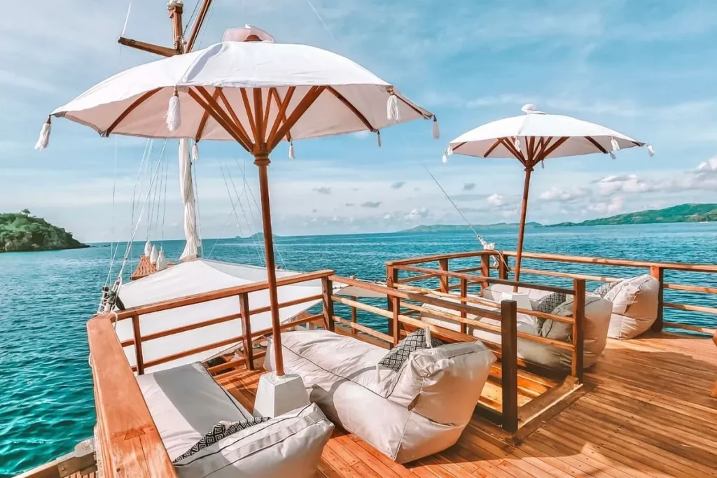 The Dry Season Yard Calendar: When Labuan Bajo Slips Fill Up